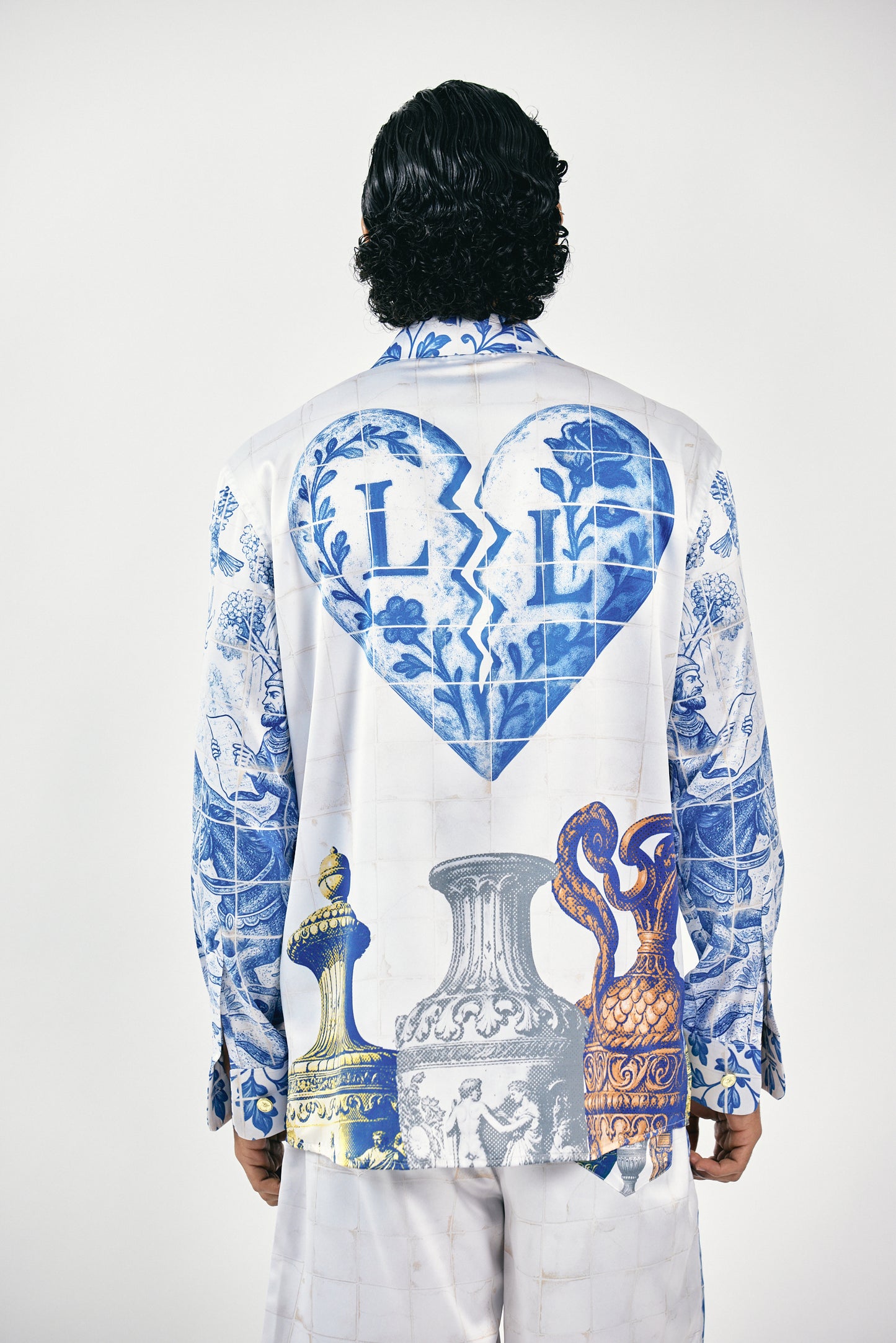 
                  
                    DOS AMORES - SHIRT
                  
                