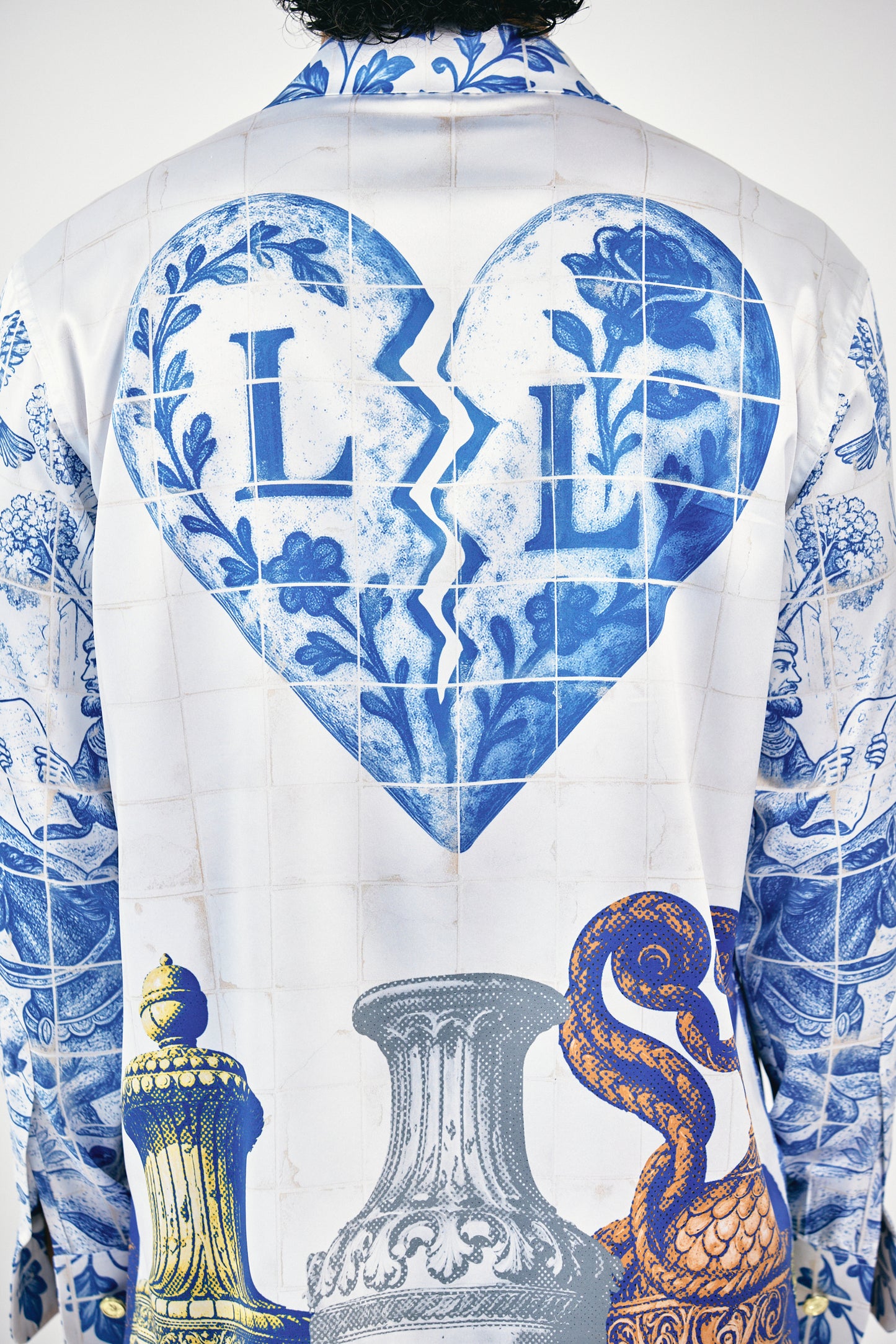 
                  
                    DOS AMORES - SHIRT
                  
                