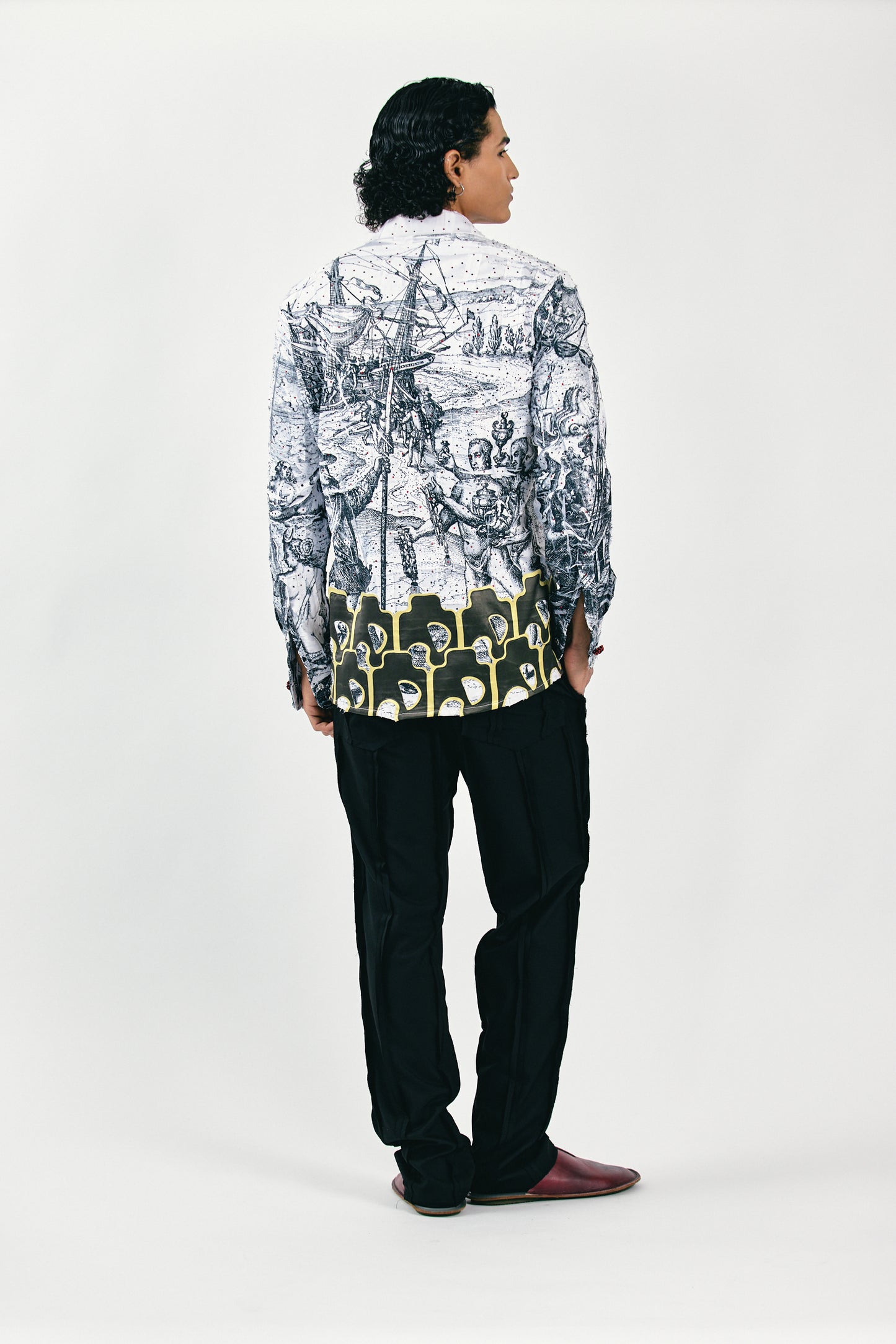 
                  
                    ESPEJOS X ORO - SHIRT
                  
                