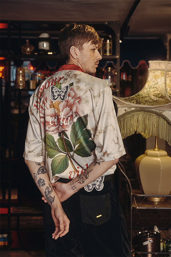 
                  
                    L'AMOUR - SHIRT
                  
                
