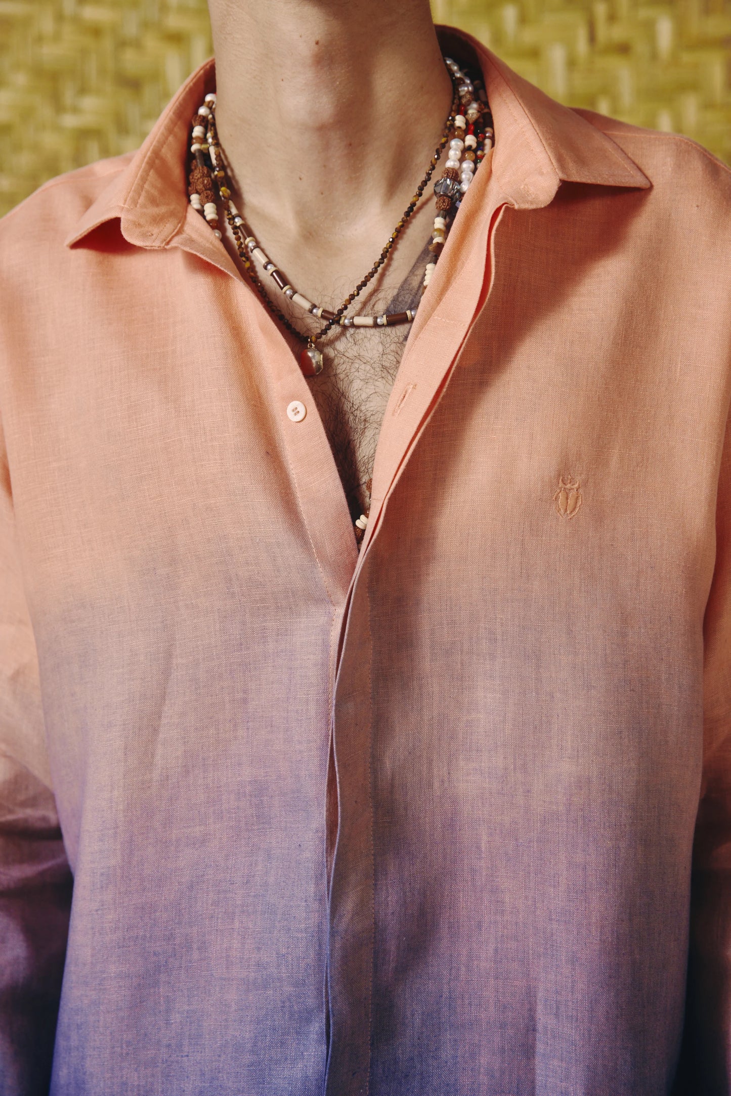 
                  
                    LAGO VICTORIA - CAMISA 
                  
                
